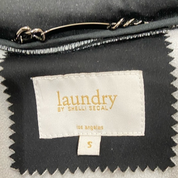 Laundry by Shelli Segal black belted zip up jacket with removal hood size small - Picture 10 of 10